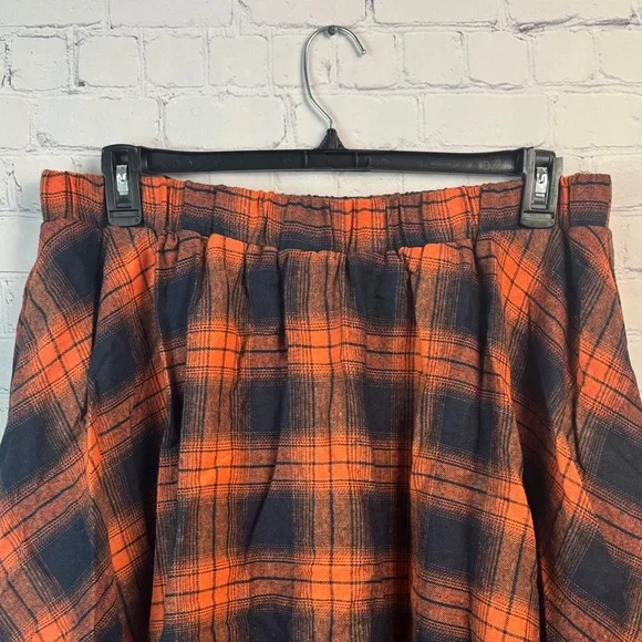 BloomChic Asymmetrical Plaid Flannel Skirt in Orange and Blue Plus Size 2X - Picture 4 of 6
